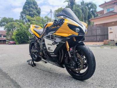 Yamaha yzf R1