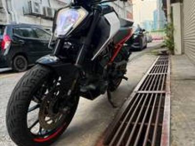 KTM Duke 250 v2 (Used - like new)