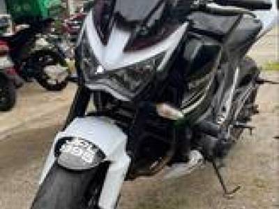 Kawasaki Z800 white