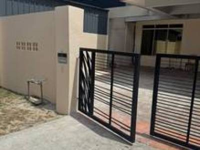 Indah Putra Kulai / Near Familyhouse/Ready Move In/ LOW MONTHLY RENTAL
