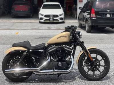 Harley Davidson sportster iron 883