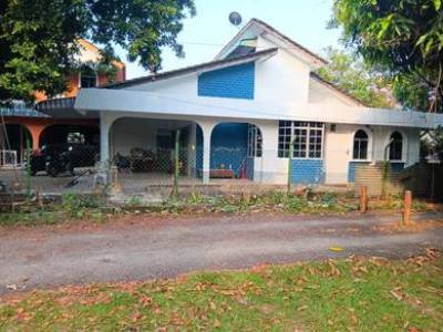 Johor Batu Pahat Partially Furnished Semi-Detached House For Rent
