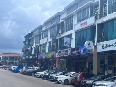 dataran larkin /larkin sentral bilik sewa