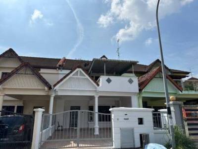 Double Storey Taman Mutiara Rini / 4bed / Partially / LOW RENTAL